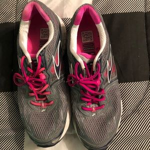 Like new brooks running shoes